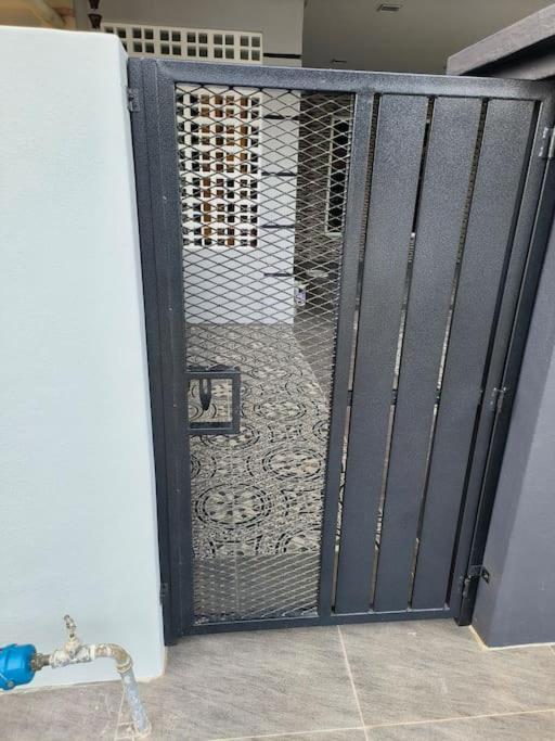 Big House Double Storey Dr8